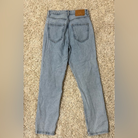 Zara straight leg jeans. Used, like new - Picture 2 of 2